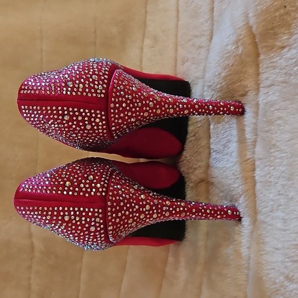 Steve Madden Playy-r Raspberry Satin Rhinestone Open-toe Platform Heels - Picture 3 of 7